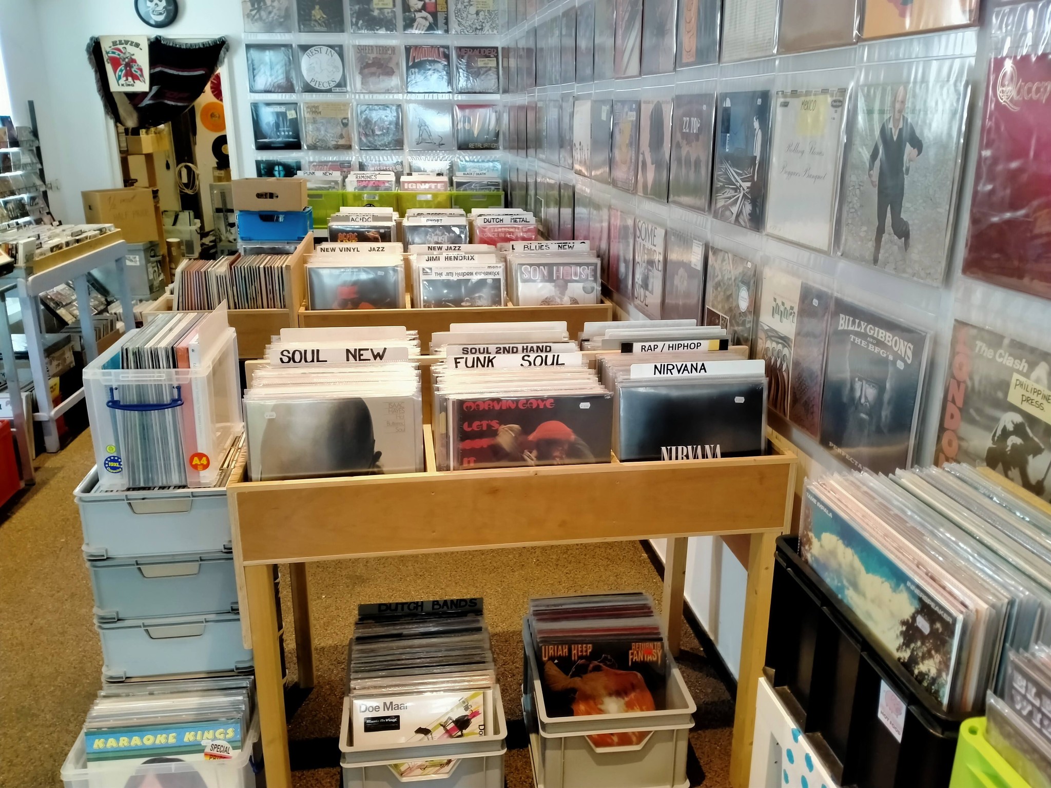 Atmosphere inside Kinsum Records